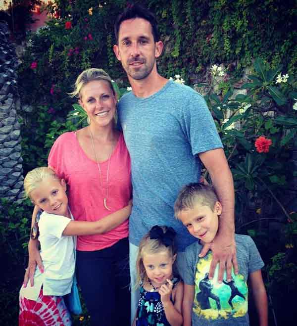Image of Kyle Shanahan with his wife Mandy Shanahan and their kids