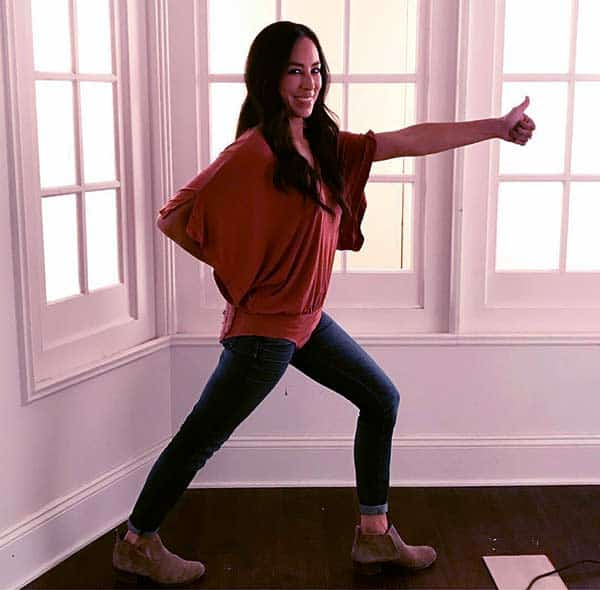 Image of Joanna Gaines height is 5 feet 7 inches