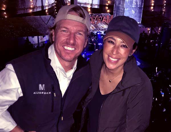 Image of Joanna Gaines with her husband Chip Gaines from Fixer Upper show