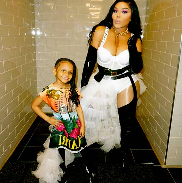 Image of Kimberly Jones with her daughter Royal Reigns