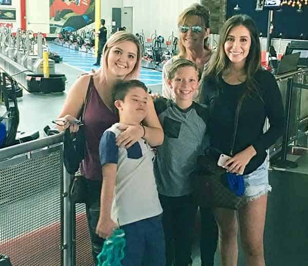 Image of Sarah Palin with her kids