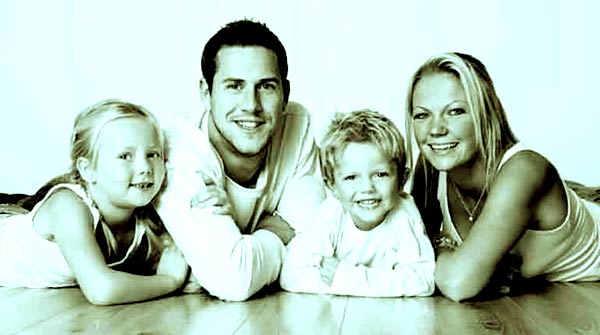 Image of Louise Antstead with her ex-husband Ant Anstead and with their kids