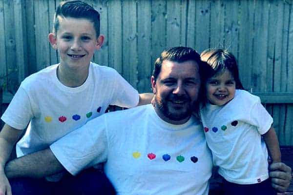 Image of Manu Feildel with his kids Jonti (son) and Charlee (daughter)