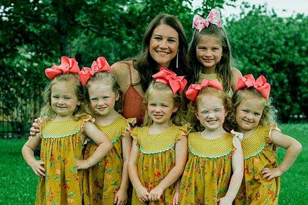 Image of Danielle Busby with her six kids