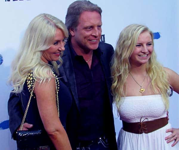 Image of June Hansen with her husband Sig Hansen and daughter Mandy