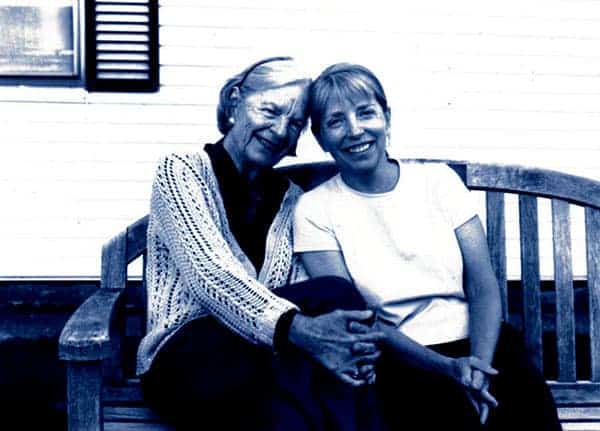 Image of Sara Moulton with her mother Elizabeth Moulton